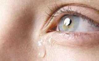 Почему слезится только один глаз?