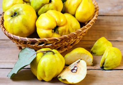 Корзинка с айвой