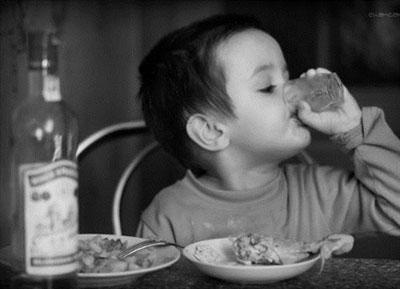 Ребенок выпил водку