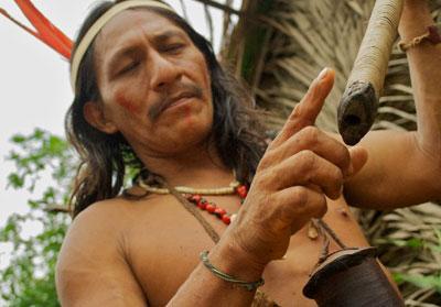 Смазывание ядом наконечника копья