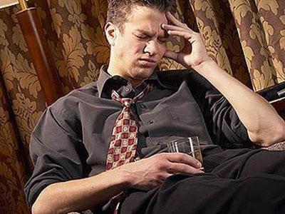 Болит голова у парня