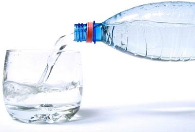 Чистая негазированная вода