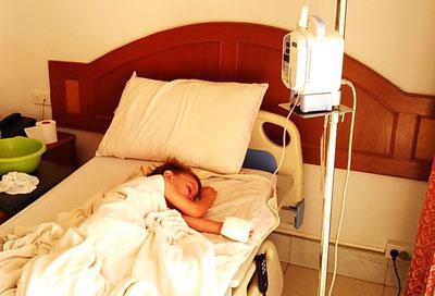 Ребенок под капельницей