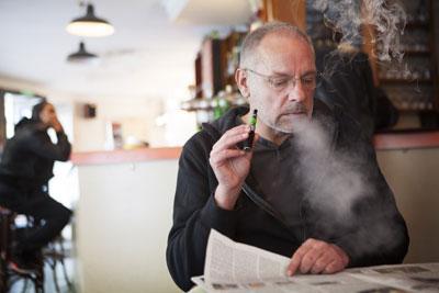 Курение вейпа в общественном месте