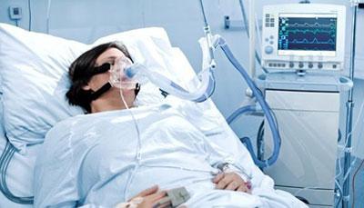 Человек под кислородной маской