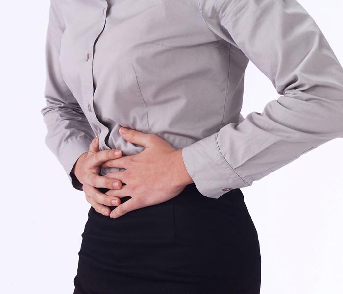 наблюдается сильная боль в области желудка