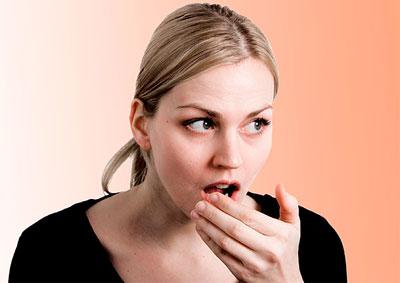 Неприятный запах изо рта