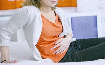 Колики у женщины