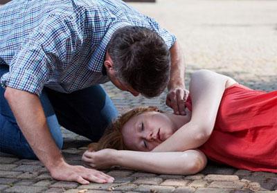 Девушка без сознания