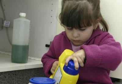 Ребенок и моющие средства