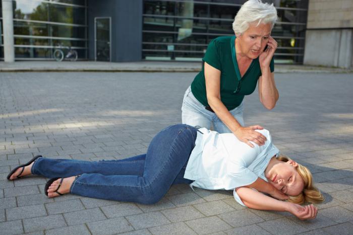 Оказание первой помощи при потере сознания
