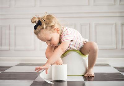 Ребенок на горшке