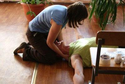 Мужчина в обмороке