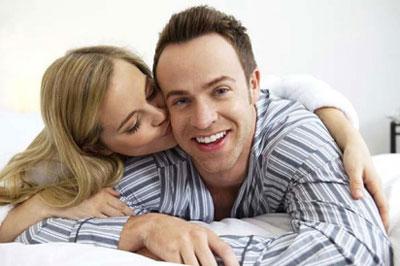 Счастливая семейная пара