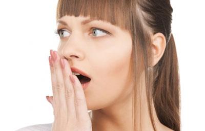Неприятный запах изо рта