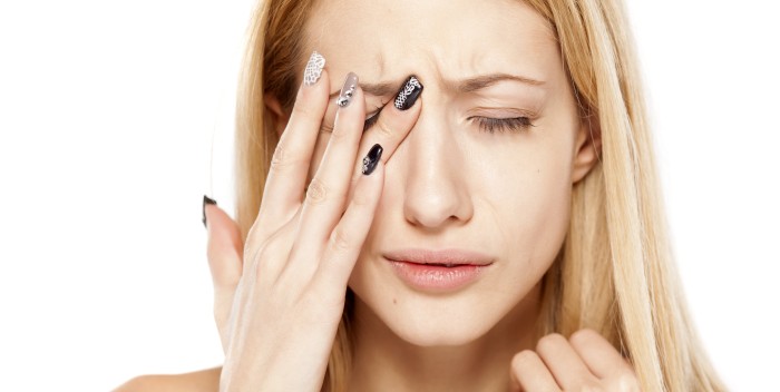 болят глаза